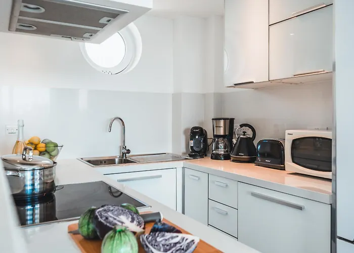 Beachfront Thalassa شقة *