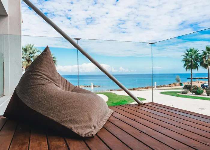 Beachfront Thalassa شقة *